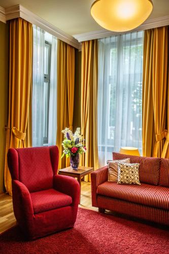 Deluxe Suite image 9