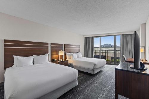 2 queen beds