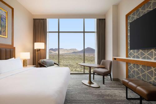 King Suite with Mountain View image 4