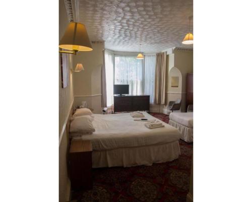 Richmond Hotel - image 5
