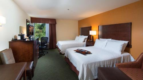2 queen beds