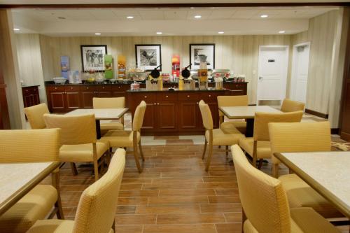 Hampton Inn Bangor - image 7