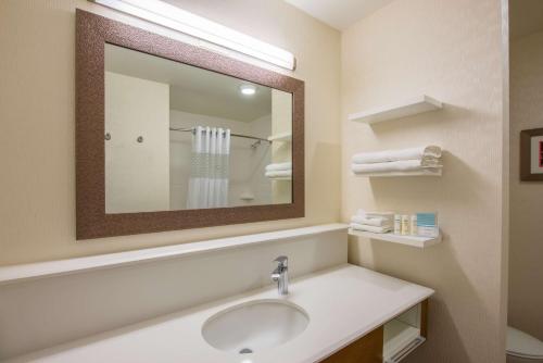 Hampton Inn & Suites Phoenix - Gilbert - image 9