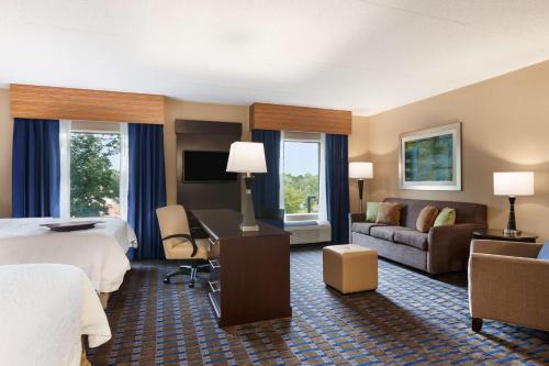 Queen Studio Suite with Two Queen Beds - Non-Smoking