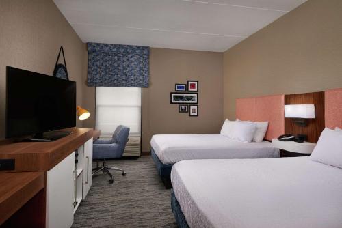 Hampton Inn Youngstown West - image 9
