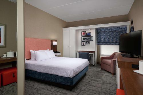 Hampton Inn Youngstown West - main image
