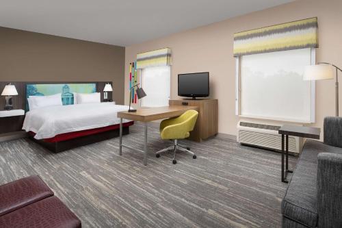 Hampton Inn & Suites Lake City - image 13