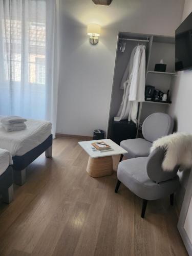 2 twin beds
