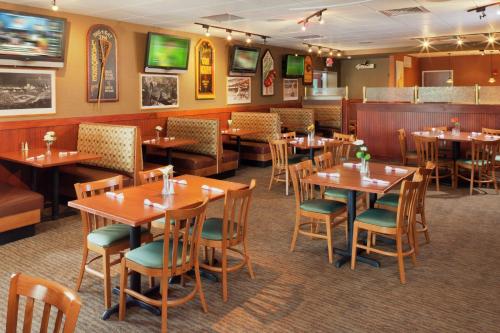 DoubleTree by Hilton Greensboro - image 11