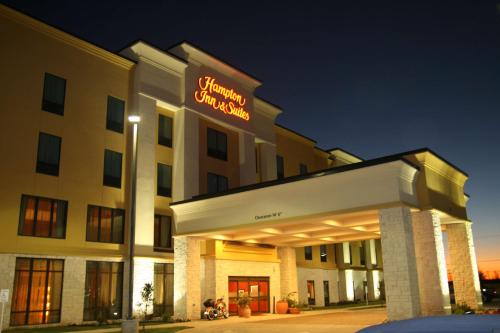 Hampton Inn & Suites Bastrop - image 14