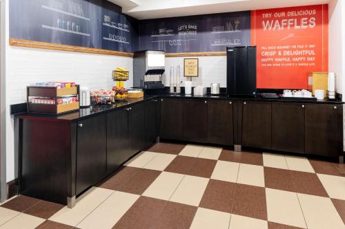 Hampton Inn Columbia - image 6