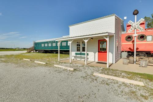 Charming Converted Railcar Studio in Joplin!