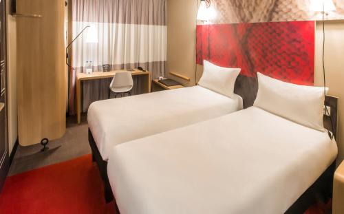 ibis London Stratford - image 9