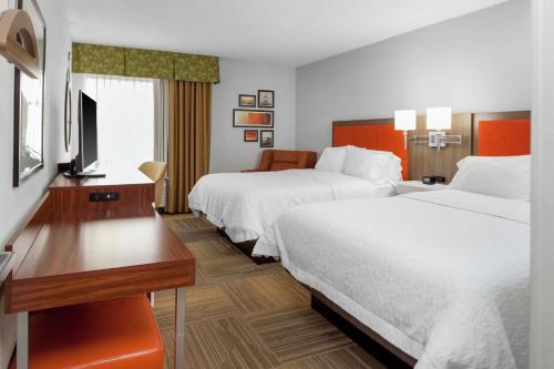 2 queen beds