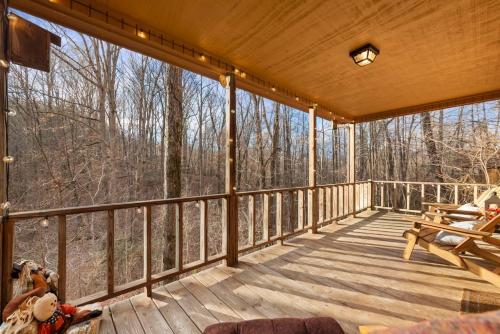 Luxury Cabin - Jacuzzi & Amazing Views - Elsa in Blairsville, USA