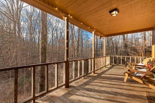 Luxury Cabin - Jacuzzi & Amazing Views - Elsa in Blairsville, USA
