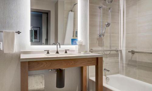 Hilton University of Houston - main image