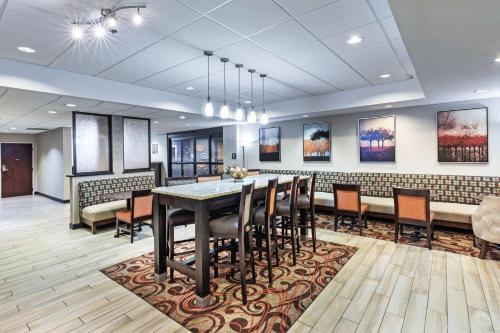Hampton Inn Aiken - image 13