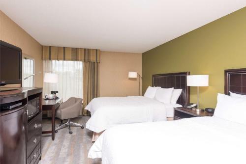 2 queen beds