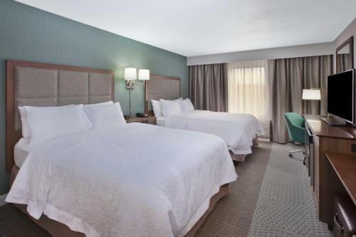 2 queen beds