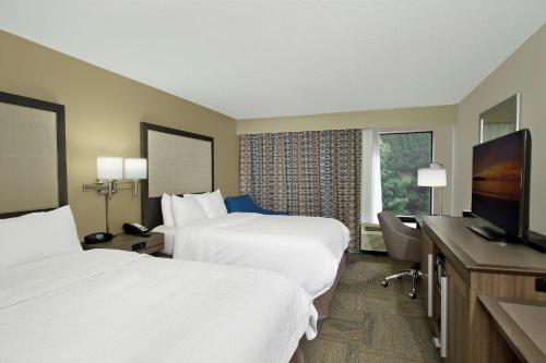 2 queen beds