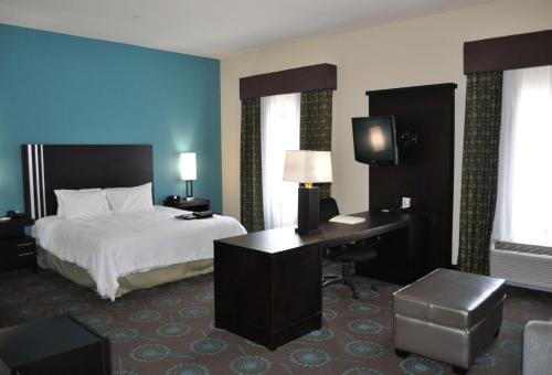 King Studio Suite with Sofa Bed - Non-Smoking