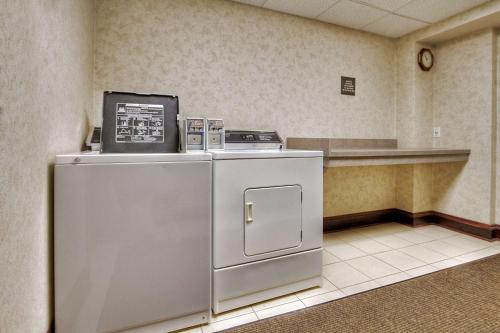 Hampton Inn Marion - image 6