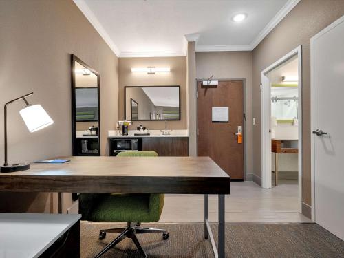 Hampton Inn and Suites Lufkin - image 7