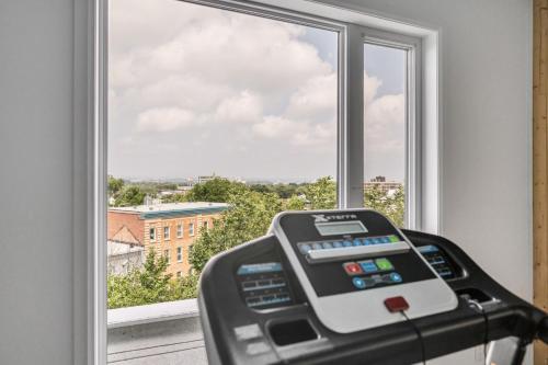 Initial / Spritz / Downtown Qc +STAT Initial / Spritz / Downtown Qc +STAT