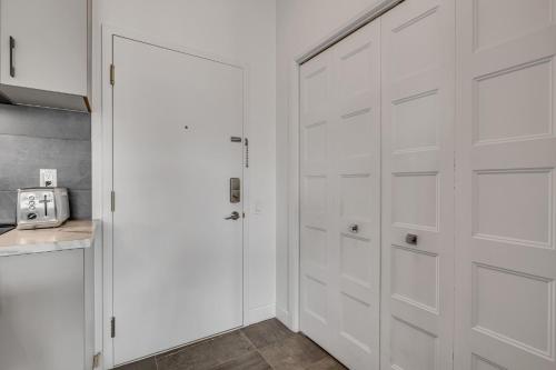 Initial / Spritz / Downtown Qc +STAT Initial / Spritz / Downtown Qc +STAT