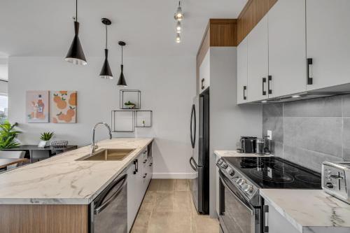 Initial / Spritz / Downtown Qc +STAT Initial / Spritz / Downtown Qc +STAT