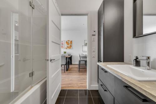 Initial / Spritz / Downtown Qc +STAT Initial / Spritz / Downtown Qc +STAT