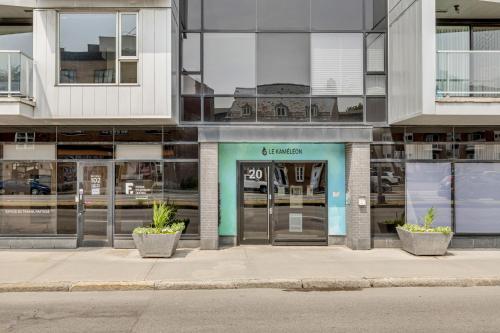 Initial / Spritz / Downtown Qc +STAT Initial / Spritz / Downtown Qc +STAT