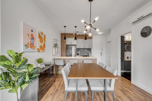 Initial / Spritz / Downtown Qc +STAT Initial / Spritz / Downtown Qc +STAT