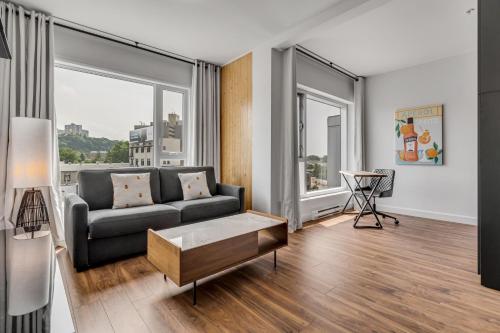 Initial / Spritz / Downtown Qc +STAT Initial / Spritz / Downtown Qc +STAT