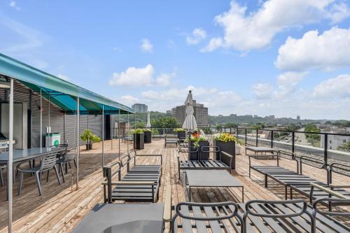 Initial / Spritz / Downtown Qc +STAT Initial / Spritz / Downtown Qc +STAT