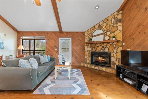 Luxury Cabin w/ Jacuzzi-Fireplace & Amazing View - Heidi in Blairsville, USA