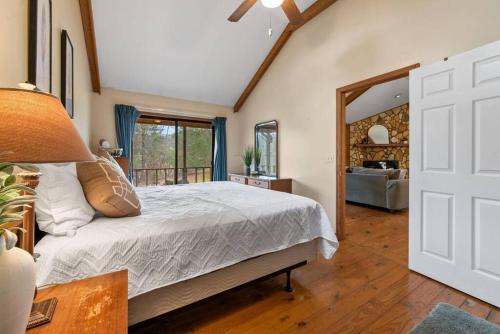 Luxury Cabin w/ Jacuzzi-Fireplace & Amazing View - Heidi in Blairsville, USA