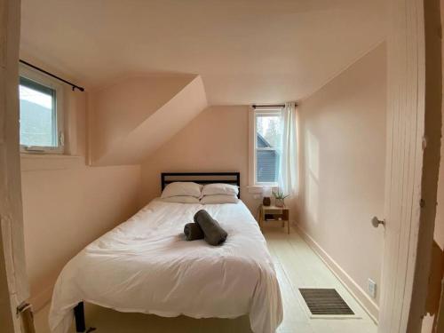 Modern Cottage One The Lorca, Catskills in Shandaken, USA