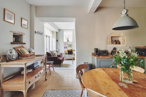 Lammas Retreat in Minchinhampton - Tap to explore photos
