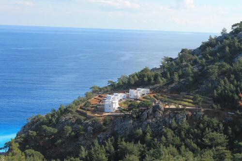 Akropolis Village Complex of Luxury Residence