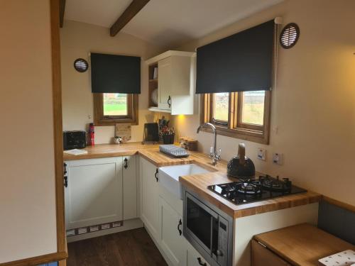 Boyce Fen Farm Retreat Glamping & Fishery