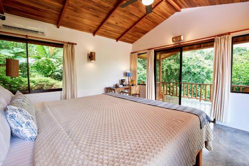 Superior Double Room image 3