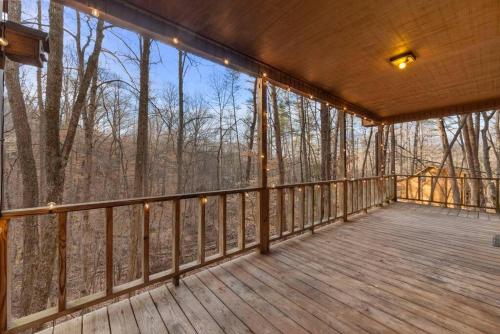 Pet Friendly Luxurious Cabin w/ Jacuzzi & Fire Pit - Fritz in Blairsville, USA