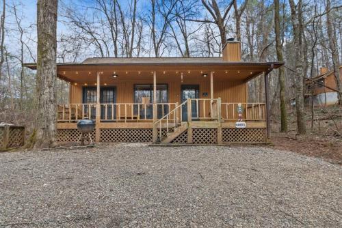 Cabin-Amazing Forest View with Indoor Fireplace - Hansel in Blairsville, USA