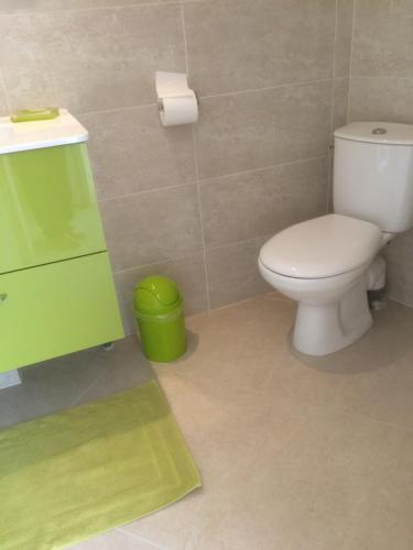 Les Jasmins - Tap to explore photos