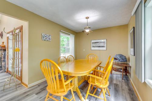 Ozark Mountain View Retreat with Hot Tub! in Holiday Island, USA