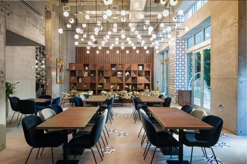 앳웰 스위트 마이애미 브릭켈 바이 IHG - 레스토랑