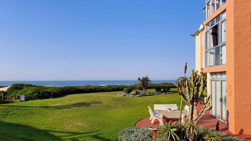 Exterior view, Escape to Paradise: Beachside Apartment in Jeffreys Bay