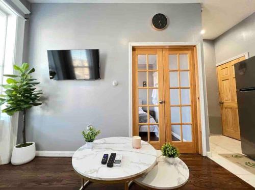 Stylish 1 Bedroom Apt - Brooklyn by train station